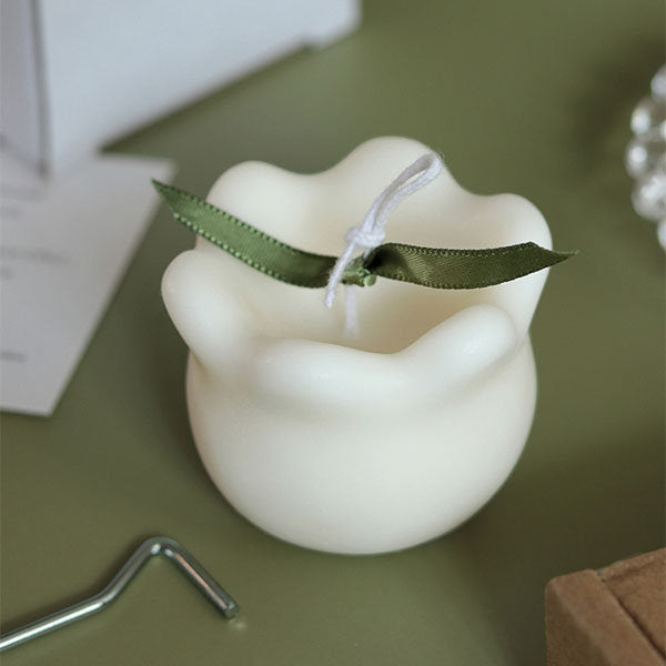 Lily of the Valley Candle - Romantic Ambiance - Elegant Design - Subtle Fragrance