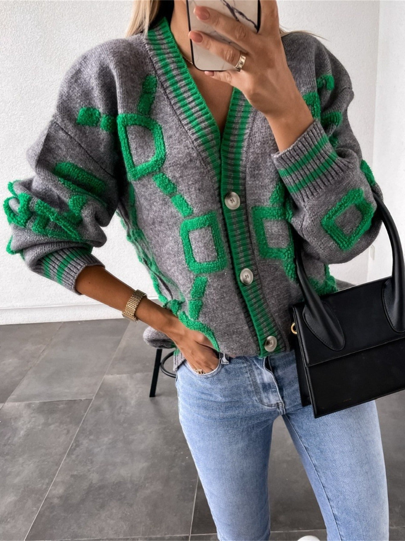 High Contrast Knit Cardigan - Stylish V-Neck