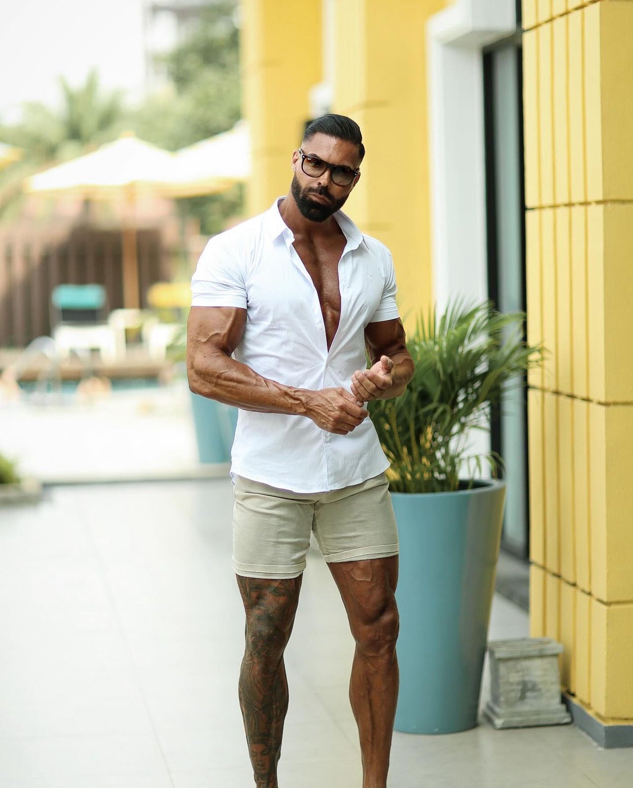 Elevate Your Style: Father Sons Super Slim Fit White Short Sleeve Stretch Shirt with Chic Back Box Pleat and Elegant Side Seam Detailing - FS944