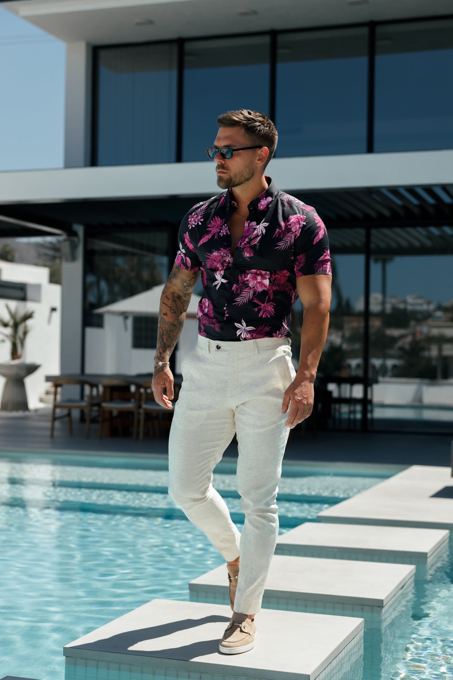 Chic Floral Print Button-Down Shirt in Black and Bright Pink - Perfectly Stretchy for Ultimate Comfort - FS1103