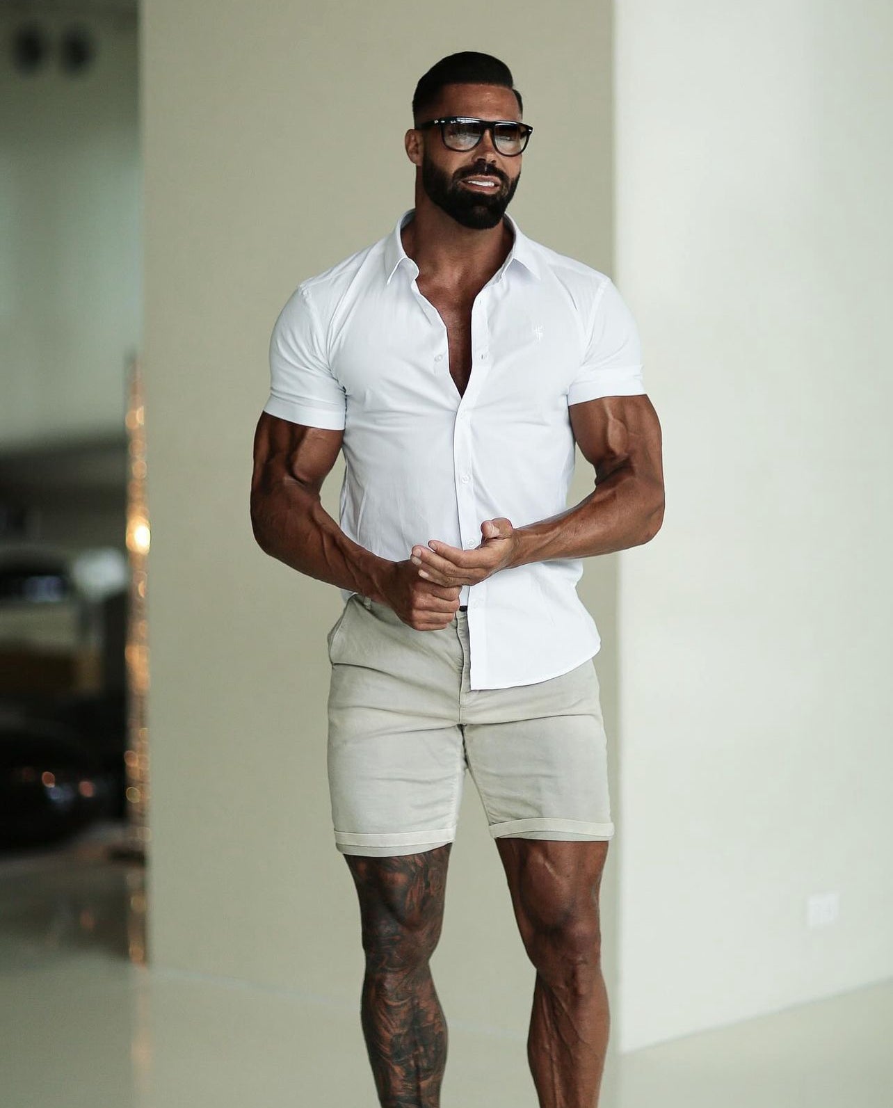 Elevate Your Style: Father Sons Super Slim Fit White Short Sleeve Stretch Shirt with Chic Back Box Pleat and Elegant Side Seam Detailing - FS944