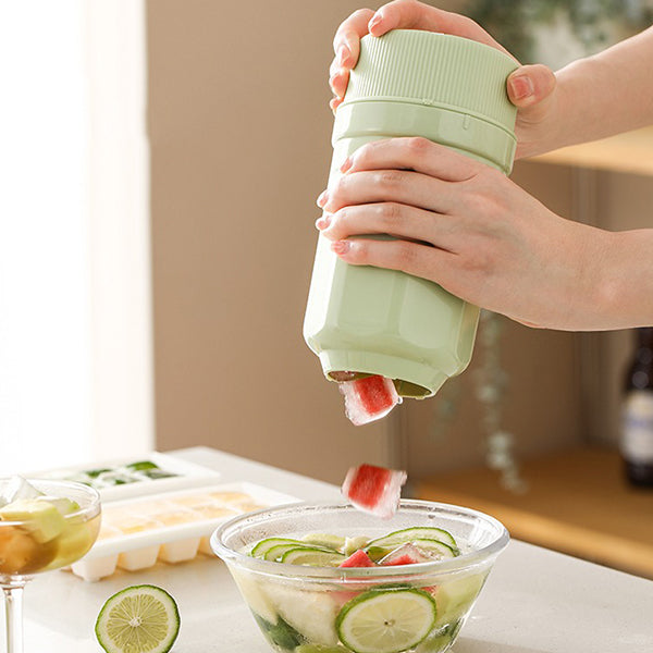 Twist-to-Release Ice Cube Maker - Green and White - Effortless and Clean Ice Dispensing
