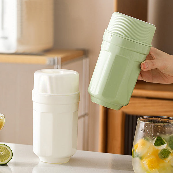 Twist-to-Release Ice Cube Maker - Green and White - Effortless and Clean Ice Dispensing