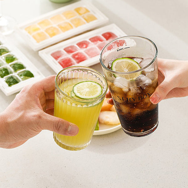 Twist-to-Release Ice Cube Maker - Green and White - Effortless and Clean Ice Dispensing