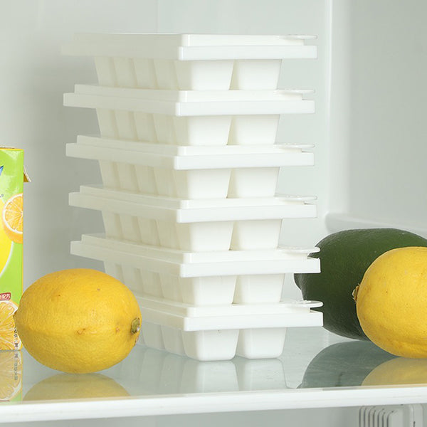 Twist-to-Release Ice Cube Maker - Green and White - Effortless and Clean Ice Dispensing