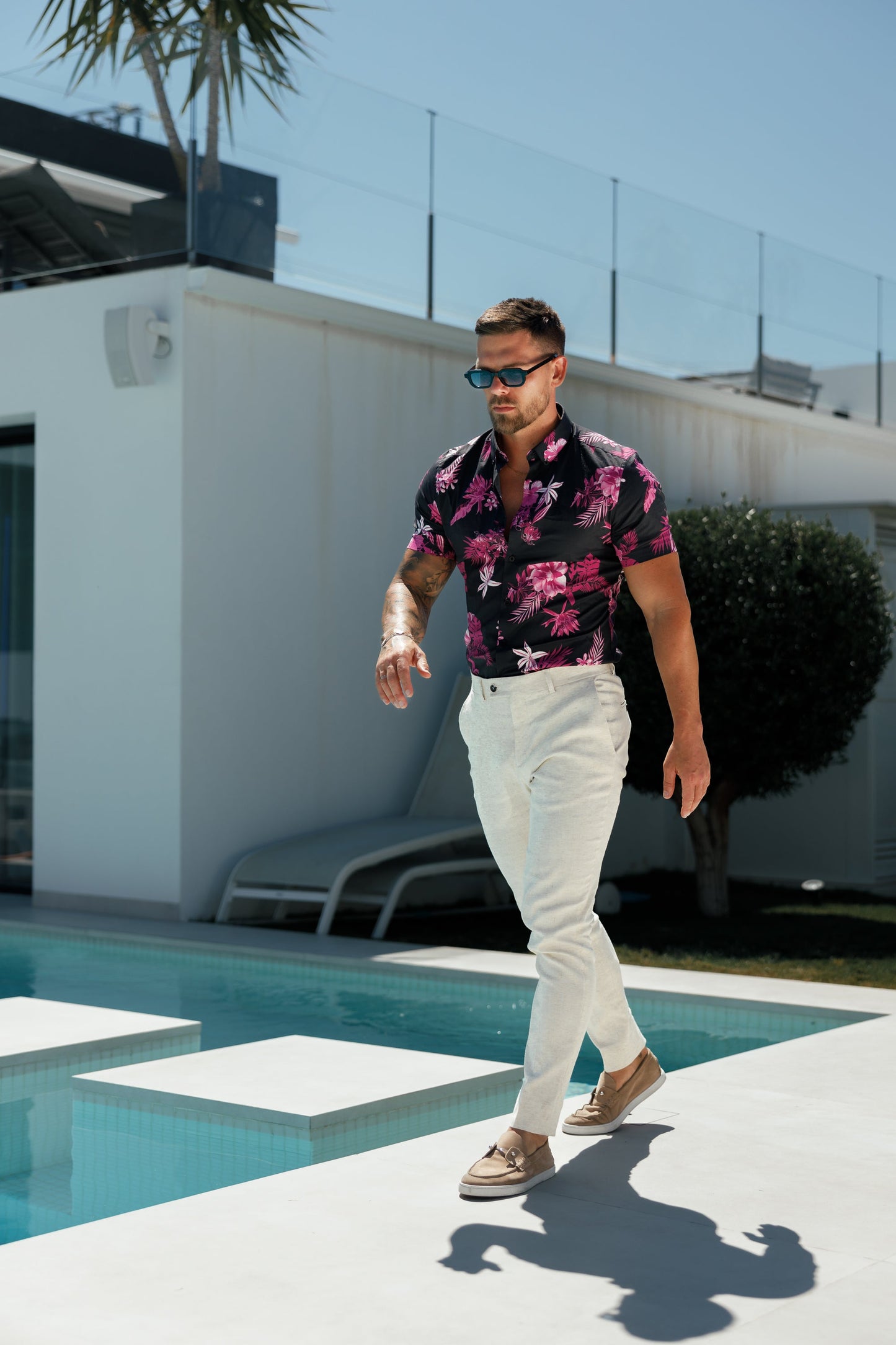Chic Floral Print Button-Down Shirt in Black and Bright Pink - Perfectly Stretchy for Ultimate Comfort - FS1103