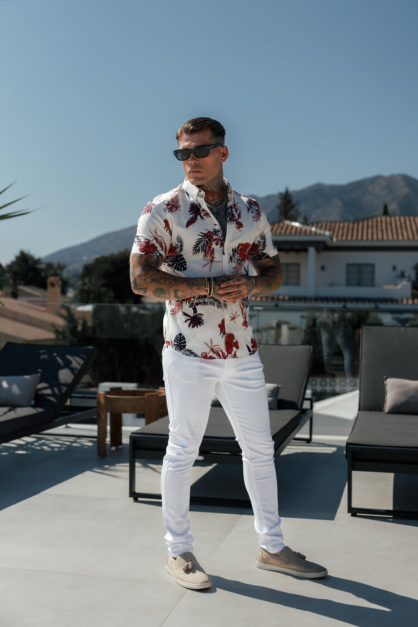 Chic Floral Print Button-Down Shirt in Classic Stretch - White/Rust - FS1106