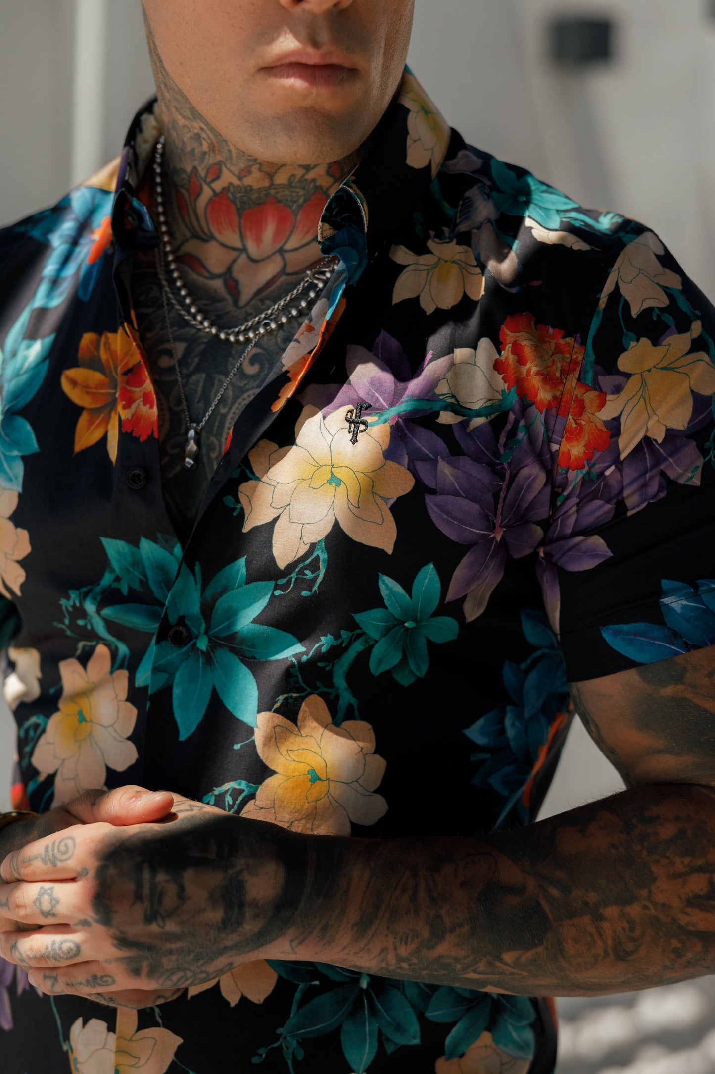 Chic Stretch Short Sleeve Black Floral Print Button-Down Shirt - FS1104