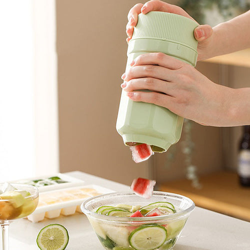 Twist-to-Release Ice Cube Maker - Green and White - Effortless and Clean Ice Dispensing