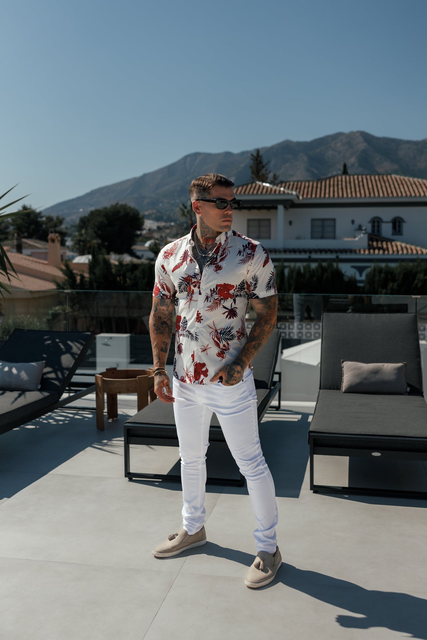 Chic Floral Print Button-Down Shirt in Classic Stretch - White/Rust - FS1106